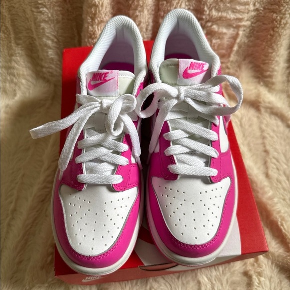 Nike Dunk Low - Picture 3 of 5